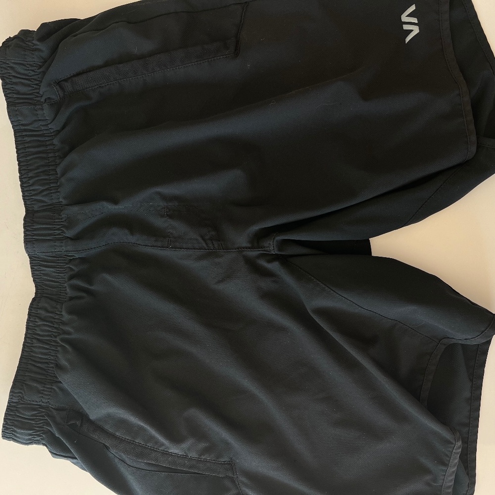 RVCA men’s YOGGER shorts